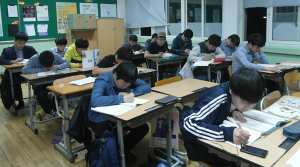 밤에도 불 켜진 함양중 달빛공부방