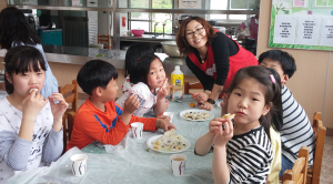 향긋한 꽃을 품은 화전 만들기