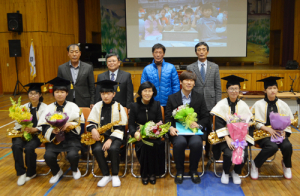 축제가 있는 행복한 졸업식