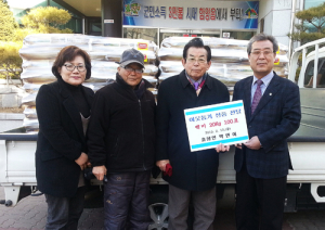 꿈에도 잊지 못할 고향 위해 4년째 쌀 기탁