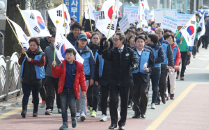 ♬태극기가 바람에 펄럭입니다~