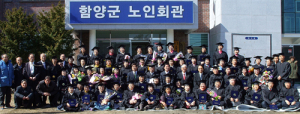 ‘학사모 쓴 흰머리 대학생’ 행복한 수료식