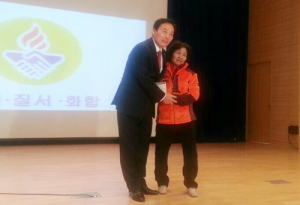바르게살기, 투병중인 사이토 미키씨에게 격려금 전달