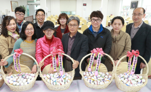  함양군청 기독신우회 계란나눔 행사로 부활절의미 새겨 