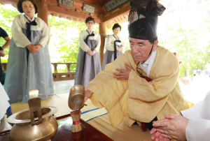 산신령이시여, 산삼축제 대박나게 해주소서~