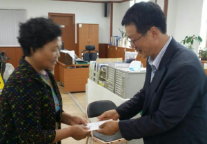안의면사무소, 백혈병 투병중인 어려운 가정에 따뜻한 손길 이어져...