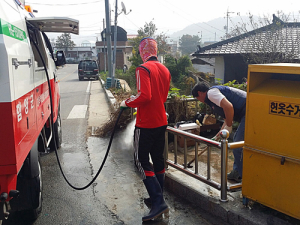 58개 쓰레기 배출지 물청소 10월 말 종료한다