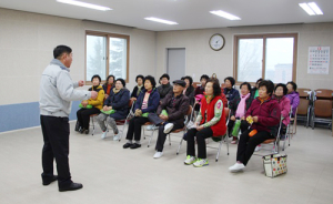 함양署, 노인교통사고 예방 위한 무릎담요 배부