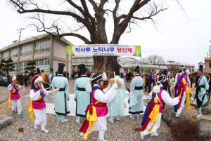 학사루 느티나무에서 열린 당산제