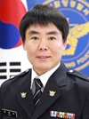 길거리 핸드폰 사용 사고 위험을 부른다