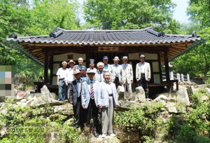 문산재에서 학강선생 숭모제및 유계(儒稧) 