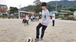 금반초, 축구에서 배우는 배려와 공동체의식