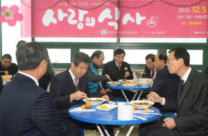 “좋은 일하느라 먹는 자장면, 진짜 맛있어요~!”