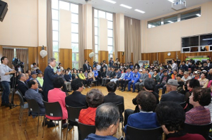문재인 후보 18일 전북대 앞 유세, 빗속 5천여명 운집 