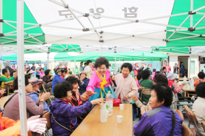 함양읍 어르신들 위해 찾아온 ‘사랑의 밥차’