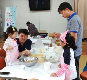 아빠와 아이가 함께 토요일을 즐겨요