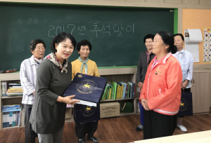 안의중학교 문해학교에 추석선물이 한가득