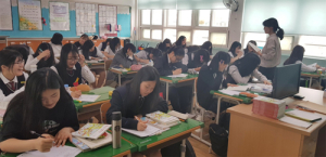 함양여중, 어버이날 `사랑합니다” 편지쓰기