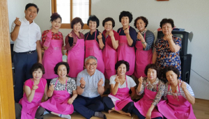 함양농협 나누미봉사단, 경로당 청소봉사