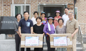 관악농협 주부대학동창회 도천마을에 선풍기 증정