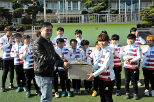 안의면 의용소방대, 안의초 축구부에 유니폼 기증