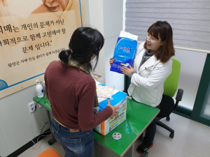 함양군 치매안심센터, 치매어르신에게 ‘조호물품’ 제공