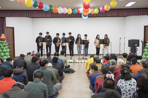 수동중학교, 온기를 전하는 연주 봉사활동