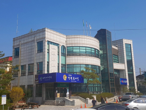 함양읍, 마을회관 및 경노모당 깃발 일제 정비