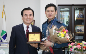 함양군, 김동권 함양경찰서장 ‘명예군민패’ 수여