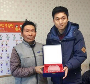 함양읍 석상길 주무관, 원구마을 주민 감사패 받아 ‘귀감’