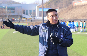 ‘왼발의 달인’  하석주 아주대 감독