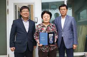 함양군, 독립유공자 유족 명패 전달 고귀한 뜻 기려