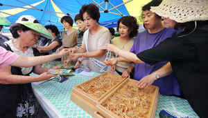 “2019함양산삼축제 성공 기원, 산양삼 1,000뿌리 나눔 행사 열어”