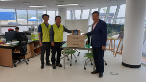 함양군산림조합, 산삼꽃벵이 드링크 산삼축제위원회에 전달