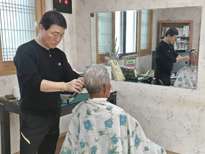 서하면 차치복 향우, 운곡리 주민대상 3년째 이발 봉사 