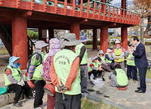 서춘수 함양군수 노인일자리 참여어르신 격려