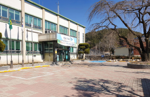 서하면사무소 `주차장 민원인에게 양보하세요`