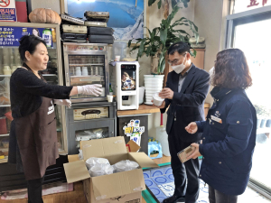 함양군 유림면 결식 우려 어르신 도시락 배달 현장 격려