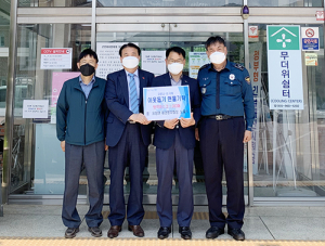 노홍식 재경유림면 향우회장, 코로나19극복 물품 기탁 및 마을회관 방역