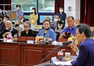 하늘나라에 전달한 (고)이명희 명창의 “고창군 헌액패”