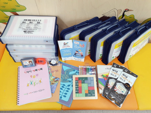 함양군보건소 치매안심센터, 인지키트 ‘기억책가방’ 치매어르신 가정 배부