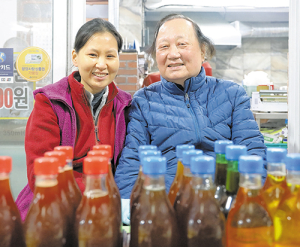 390- 사과나무떡집 김정섭·김현옥 부녀