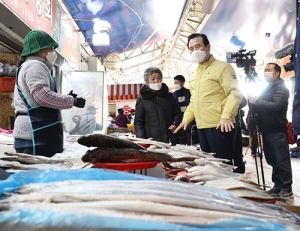 서춘수 함양군수, 설맞이 전통시장 상인회 기운 북돋아