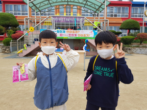 날아라, 새들아. 푸른 하늘을!
