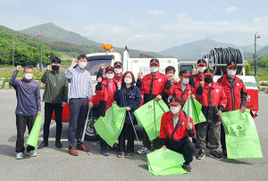 함양군 백전면 산불감시원들과 맞춤형 대청소 나섰다