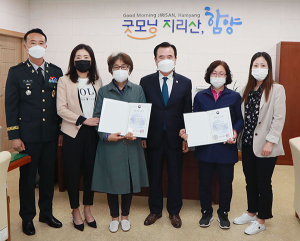 함양군, 지곡면 마을이장 등 살신성인 의사자 증서 전달