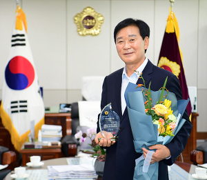 김재웅 도의원, 2022년 우수의정대상 수상