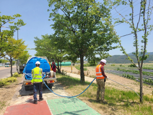 함양군, 가뭄대비 도시숲 및 가로수 관수작업 실시