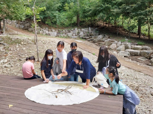 병곡면 마을학교 나무를 사랑하는 모임 학생들 대봉힐링관에서 신나는 하루 즐기다