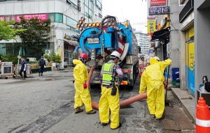 함양군, 장마철 대비 빗물받이 점검 및 환경정화 실시